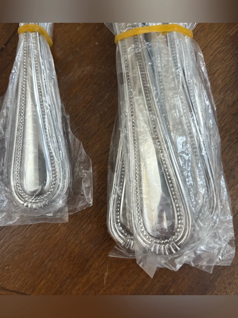 Oneida Countess 20 Piece Casual Flatware Silverware Set Service for 4